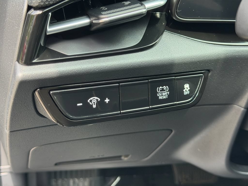 Certified 2023 Kia Niro EX FWD image 30