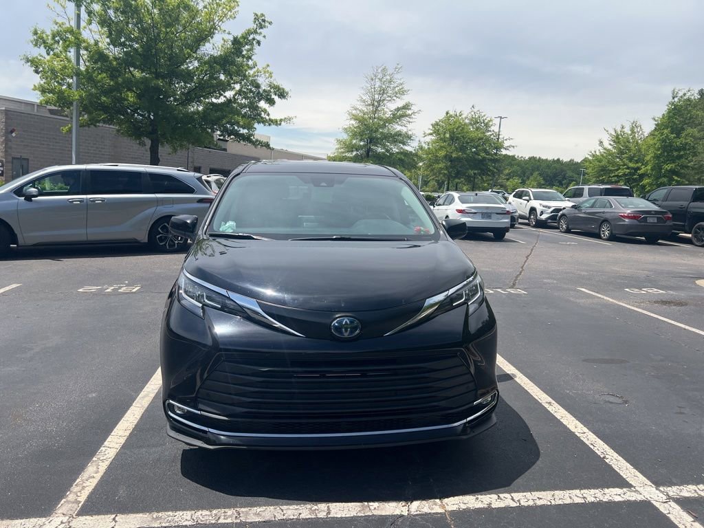 Used 2023 Toyota Sienna XLE FWD image 19
