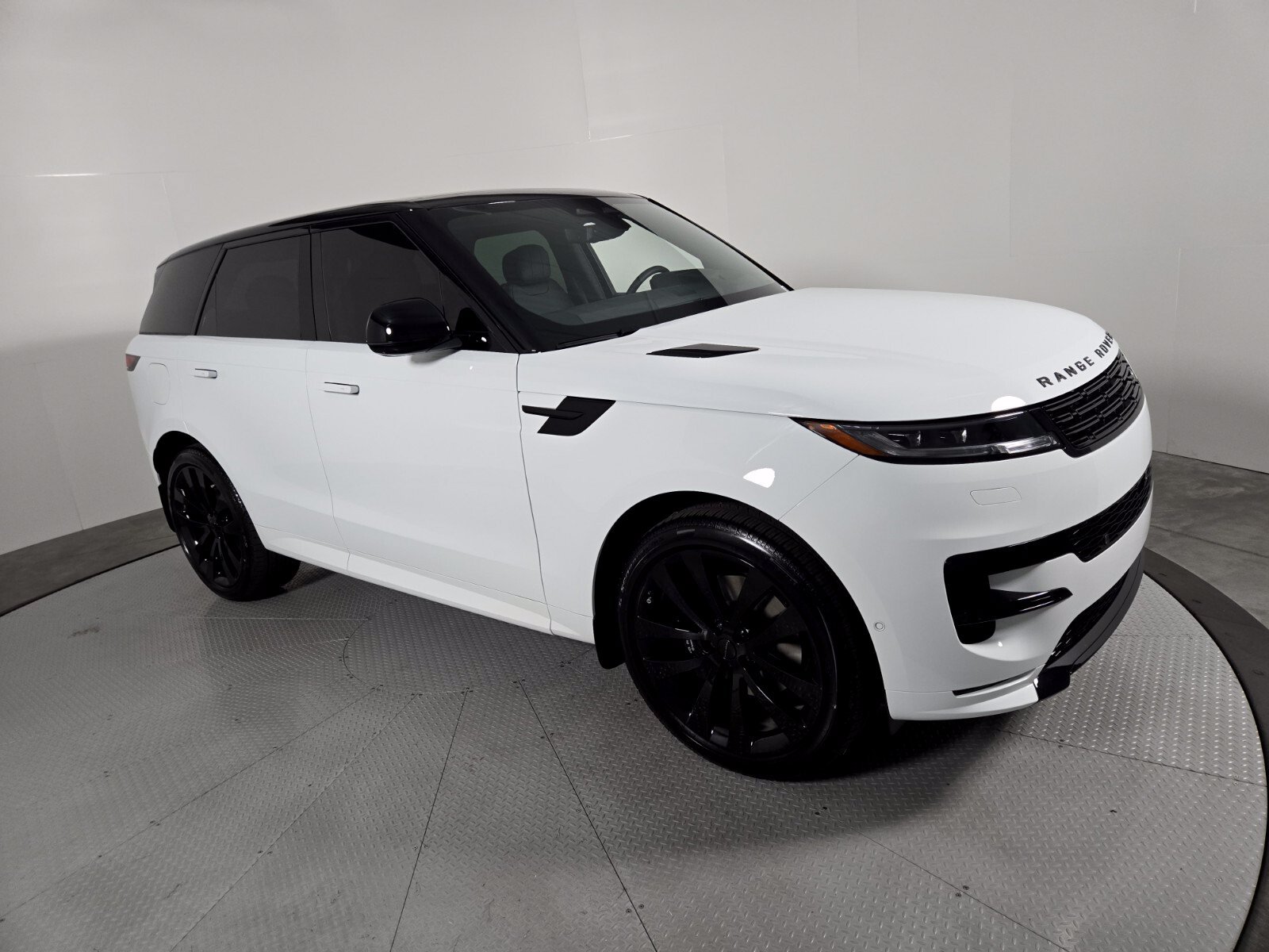 New 2026 Land Rover Range Rover Sport Dynamic SE AWD/4WD image 14
