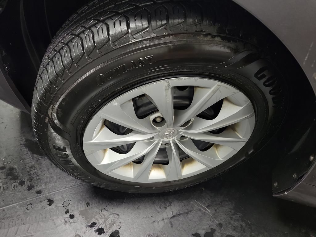 Used 2015 Toyota Camry LE FWD image 13