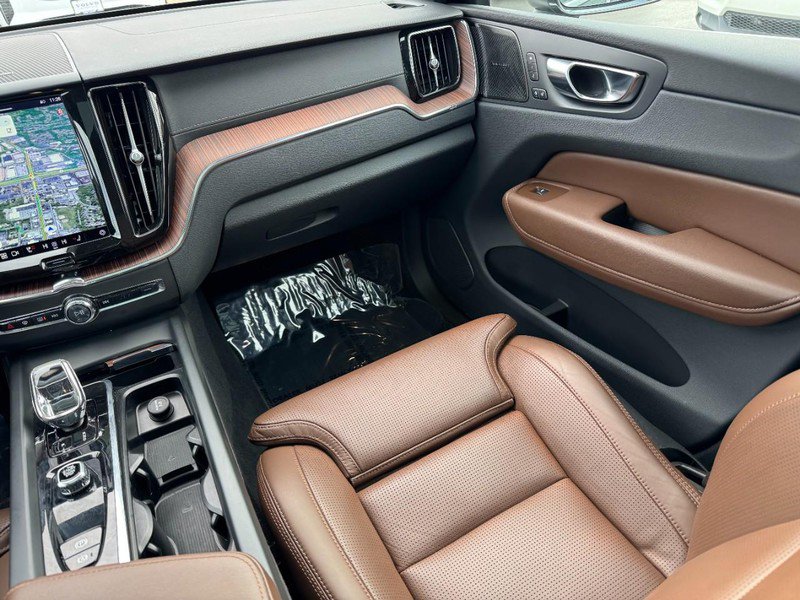 Certified 2023 Volvo XC60 B6 Ultimate w/ Climate Package image 16