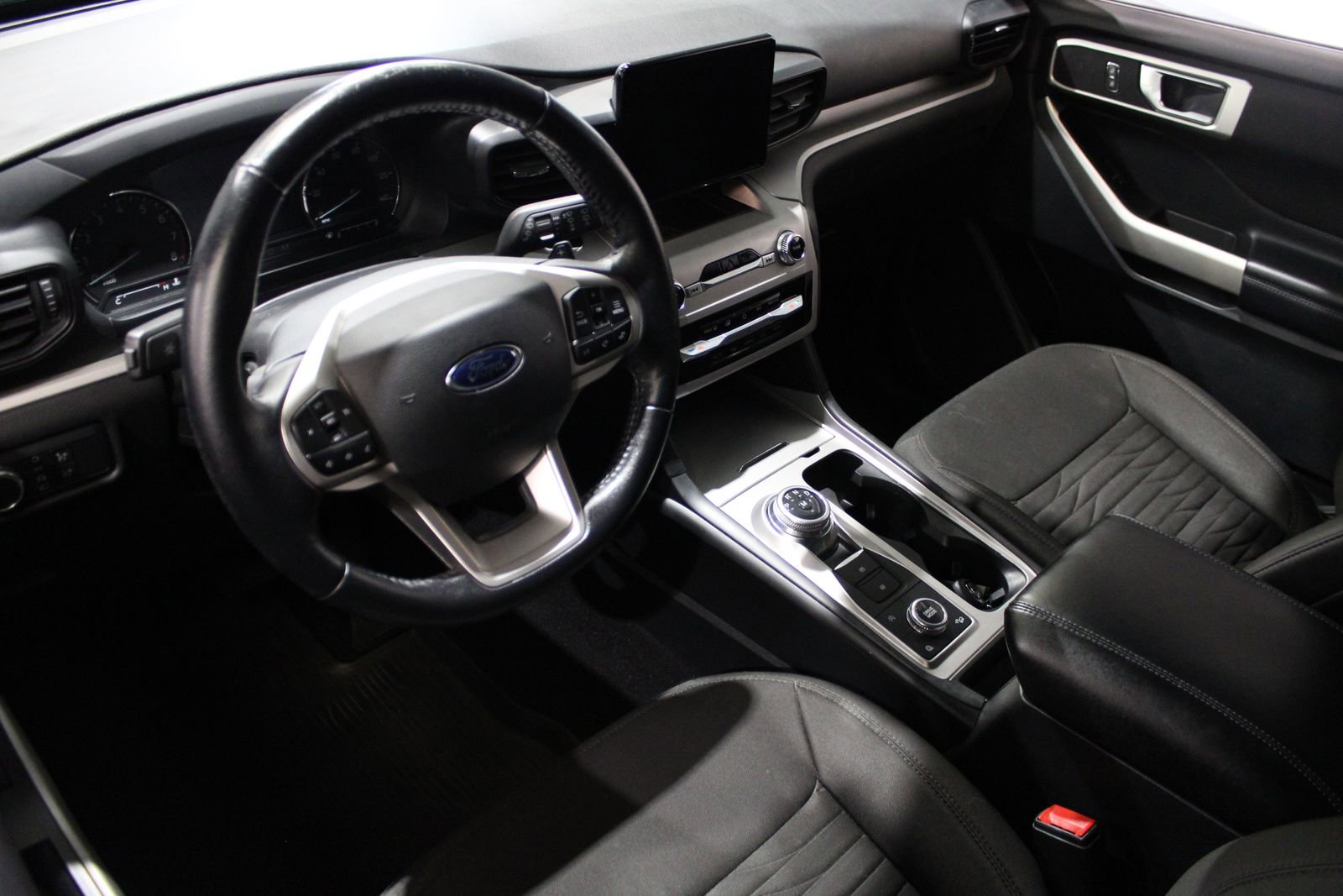 Used 2020 Ford Explorer XLT image 15