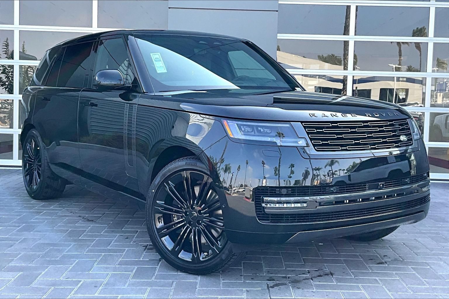New 2026 Land Rover Range Rover Long Wheelbase SE AWD/4WD image 2