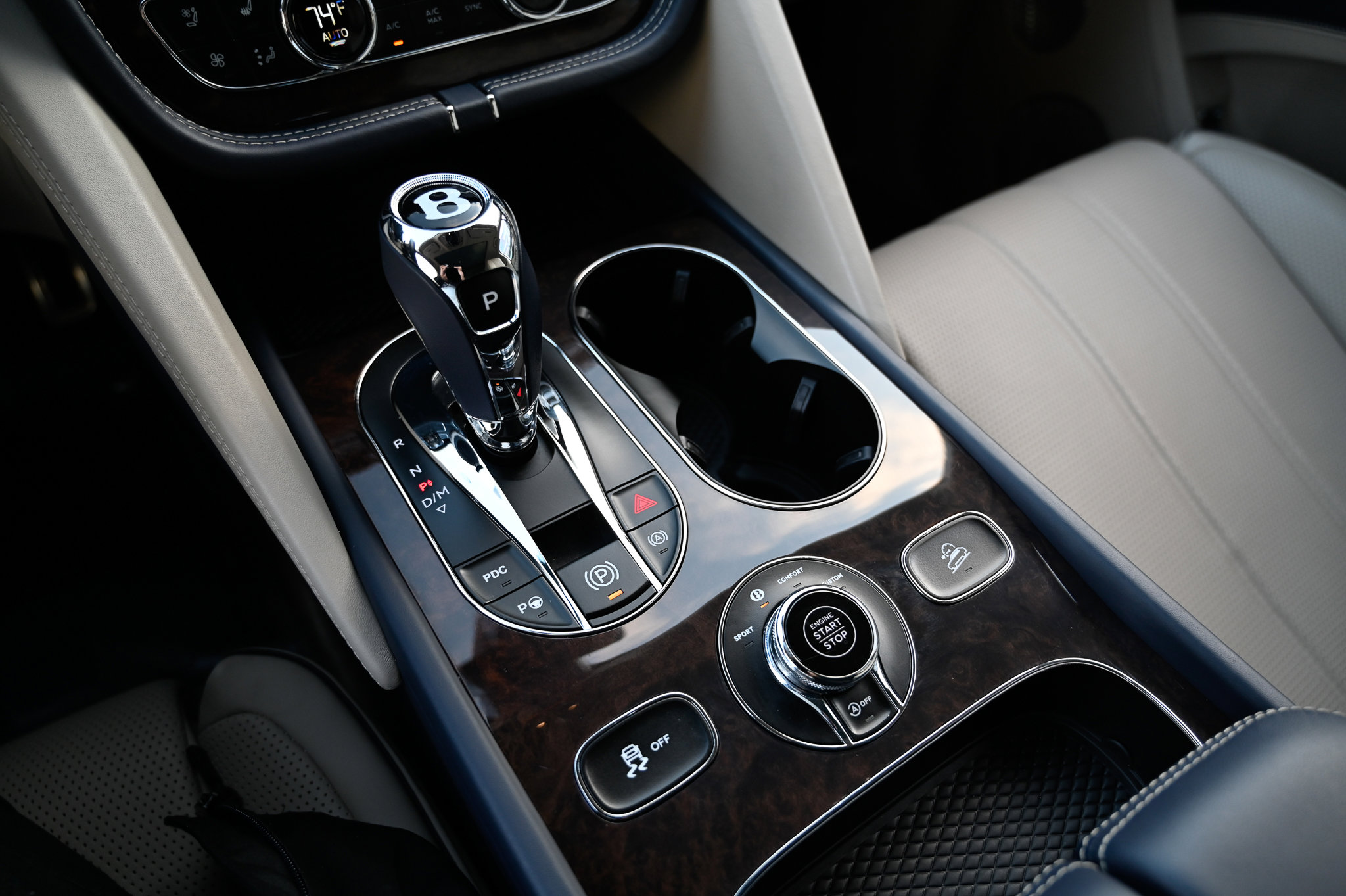 Used 2022 Bentley Bentayga image 29