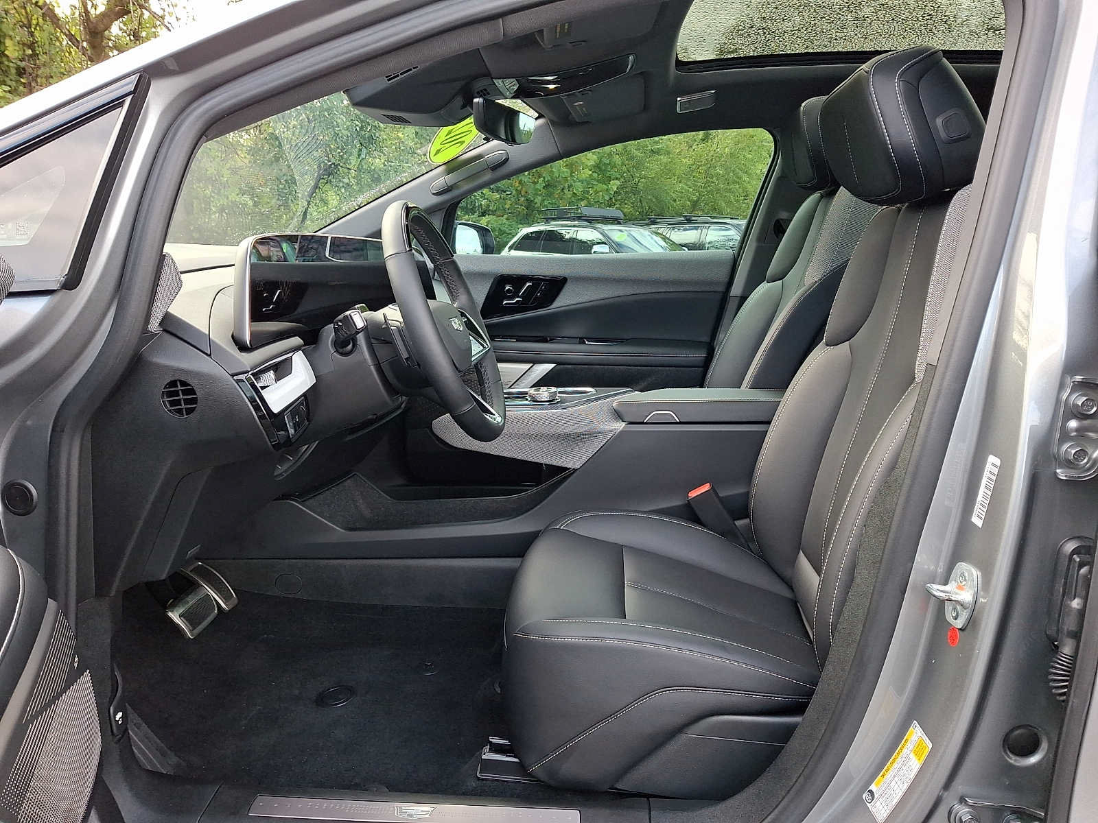 Certified 2025 Cadillac Optiq Sport 1 w/ LPO, Floor Liner Package AWD/4WD image 14