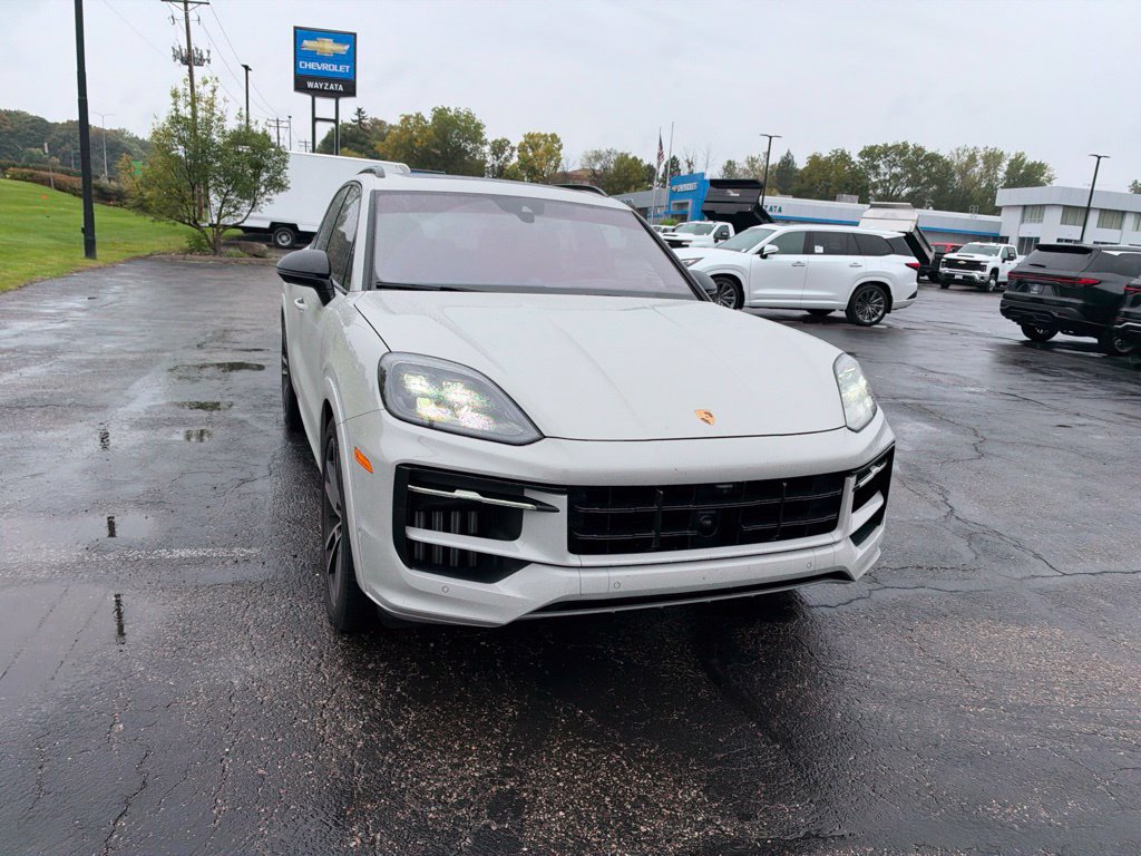 Used 2025 Porsche Cayenne GTS AWD/4WD image 12