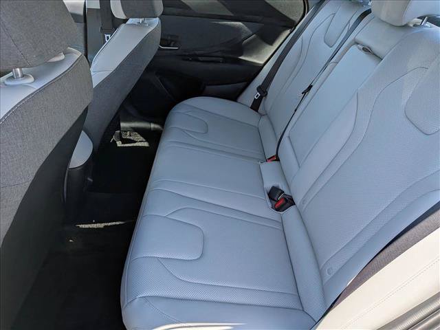 Used 2025 Hyundai Elantra Limited FWD image 18