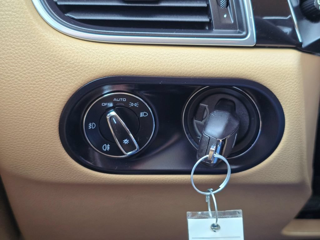 Used 2015 Porsche Macan S AWD/4WD image 29