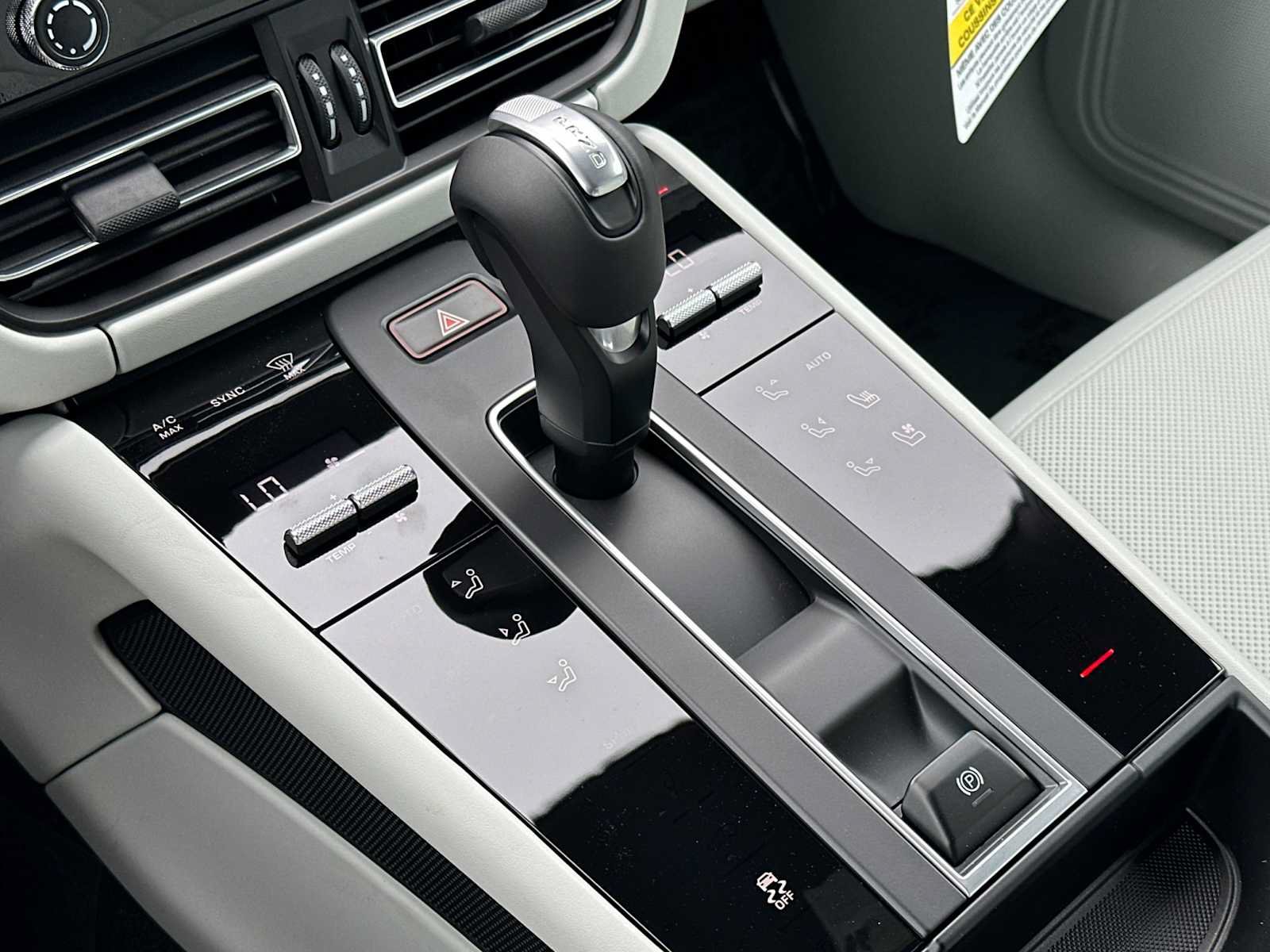 New 2025 Porsche Macan AWD/4WD image 21