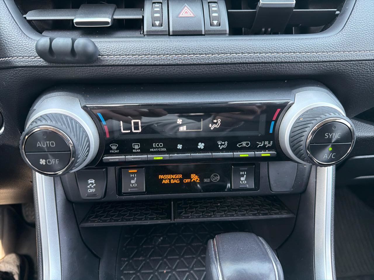 Used 2019 Toyota RAV4 XLE Premium w/ Cold Weather Package AWD/4WD image 27