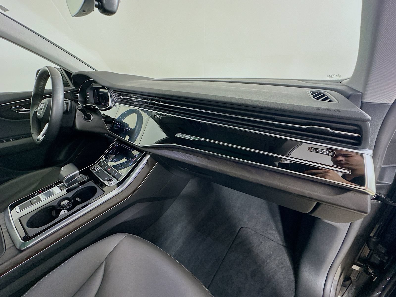 Used 2022 Audi Q8 Premium AWD/4WD image 46