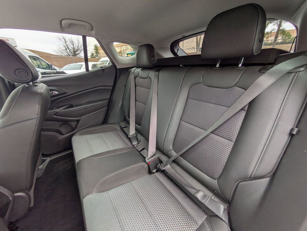 Used 2025 Chevrolet Trax LT w/ LT Convenience Package image 24