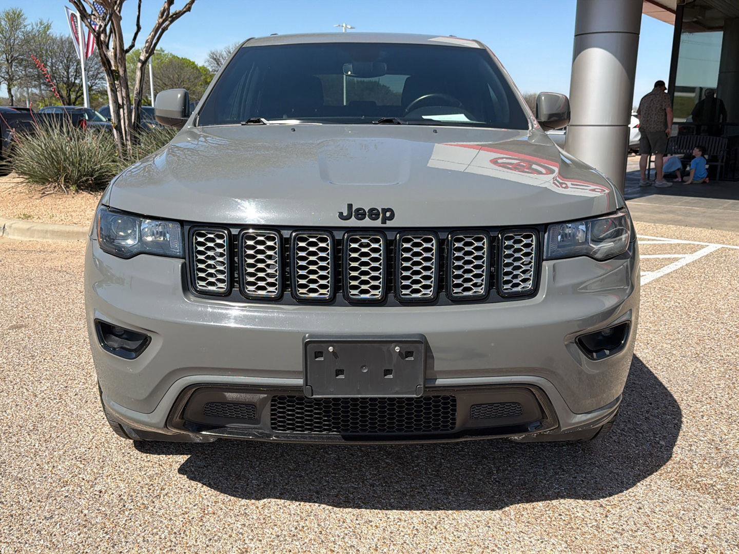 Used 2020 Jeep Grand Cherokee Altitude RWD image 8