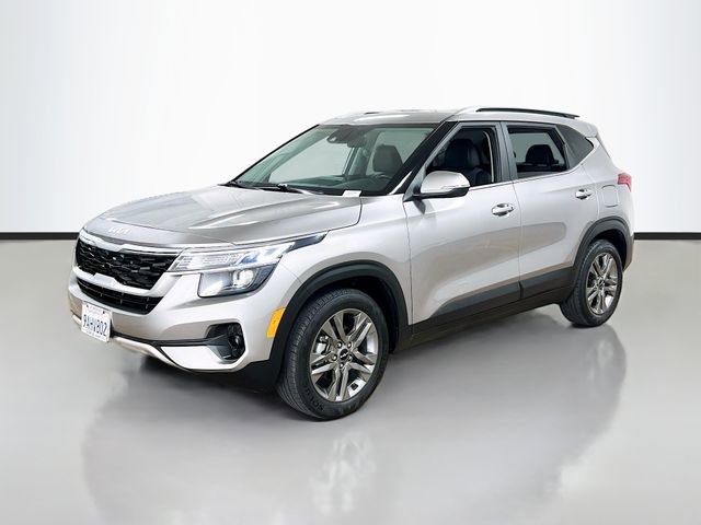 Certified 2022 Kia Seltos S image 3