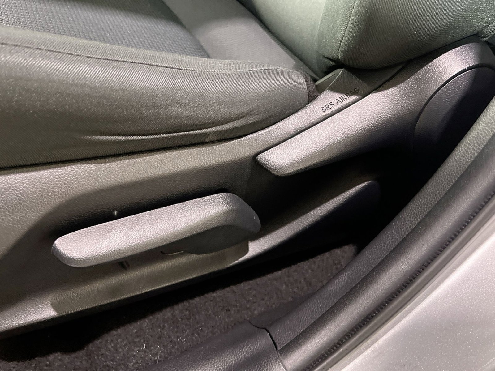 Used 2021 Toyota RAV4 LE AWD/4WD image 22