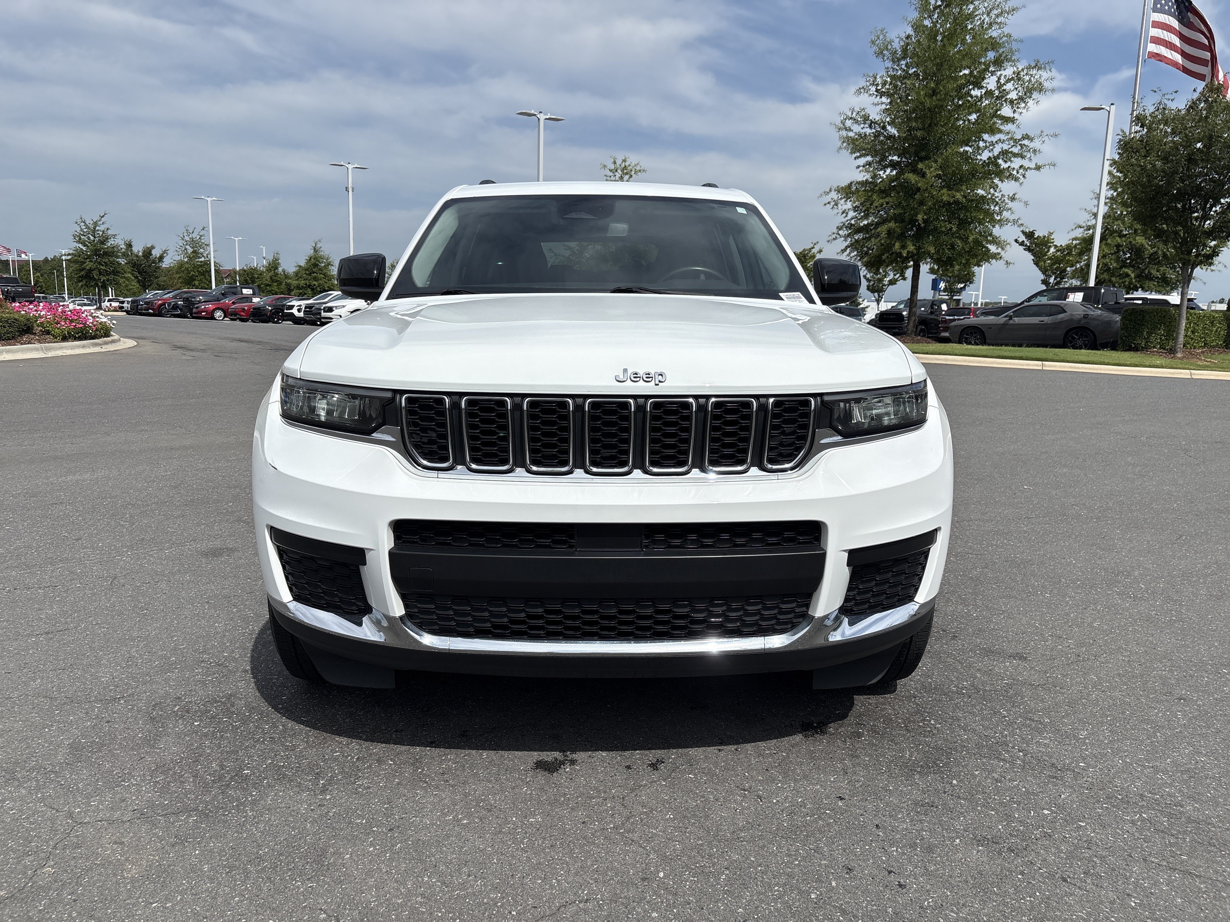 Used 2021 Jeep Grand Cherokee L Laredo w/ Luxury Tech Group I RWD image 3