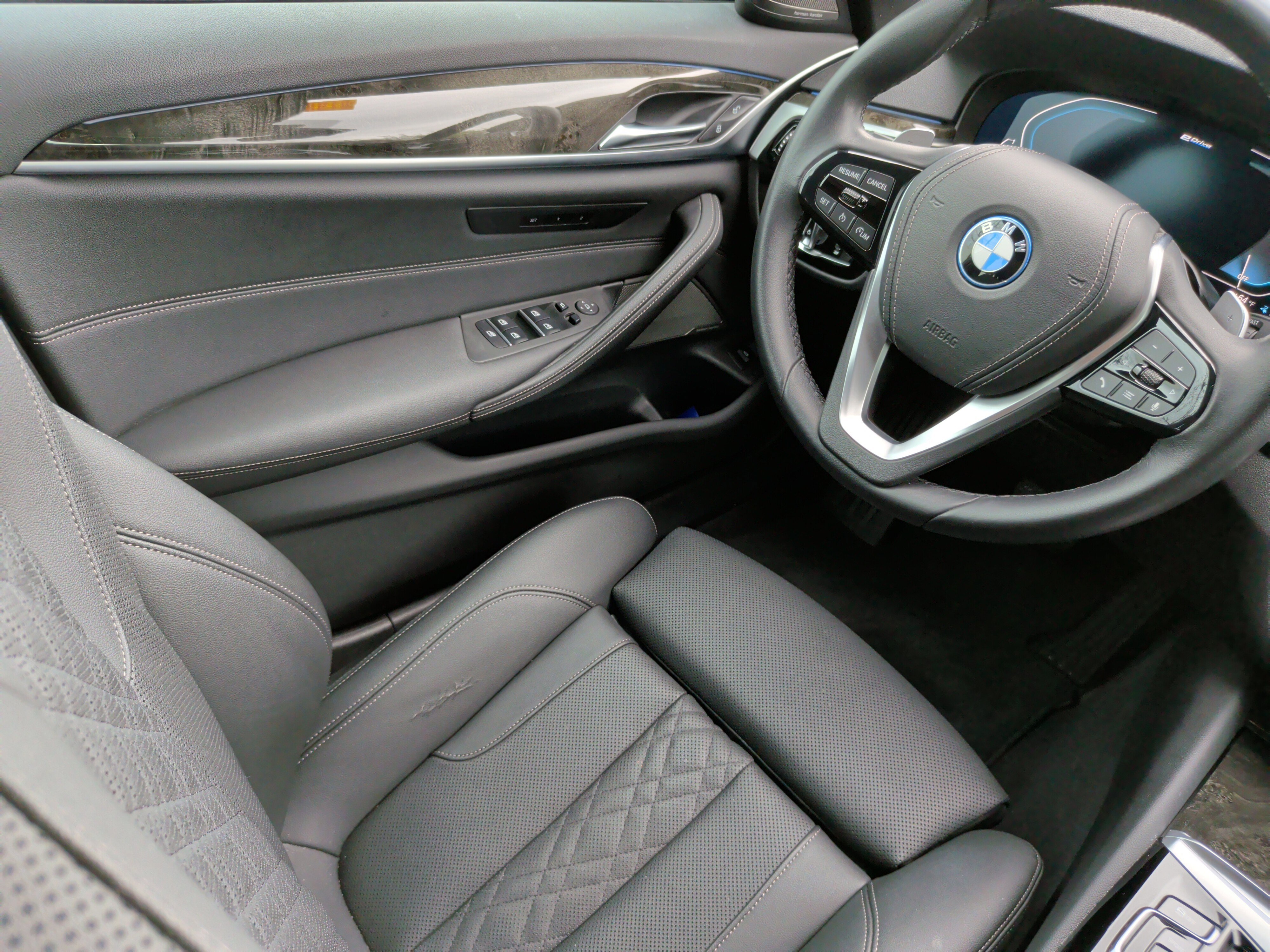 Certified 2023 BMW 530e w/ Premium Package image 33