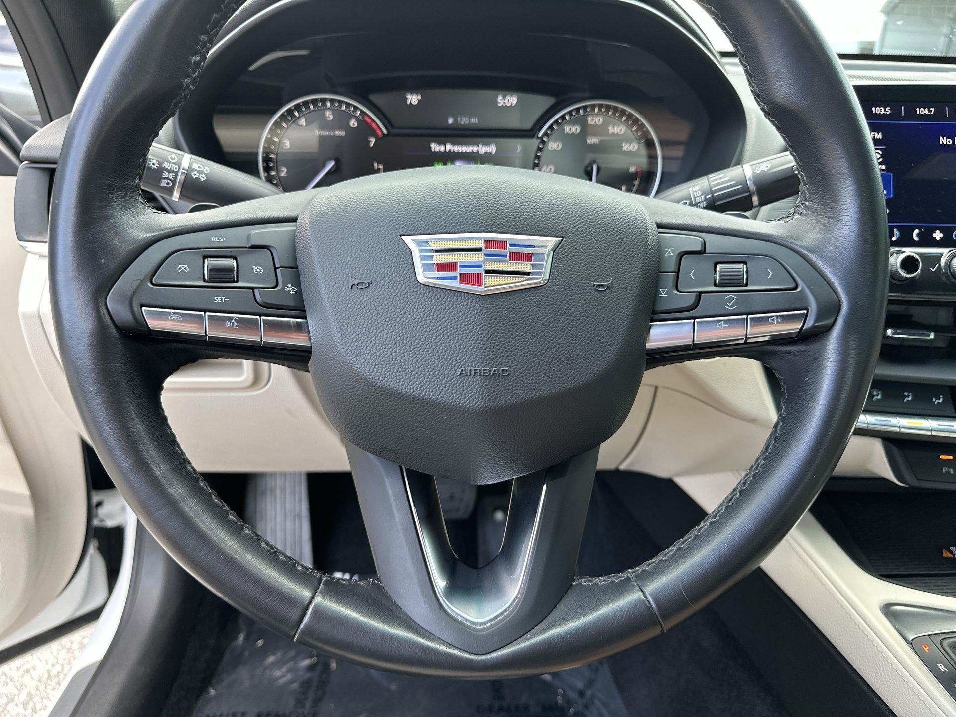 Used 2023 Cadillac CT4 Luxury RWD image 11