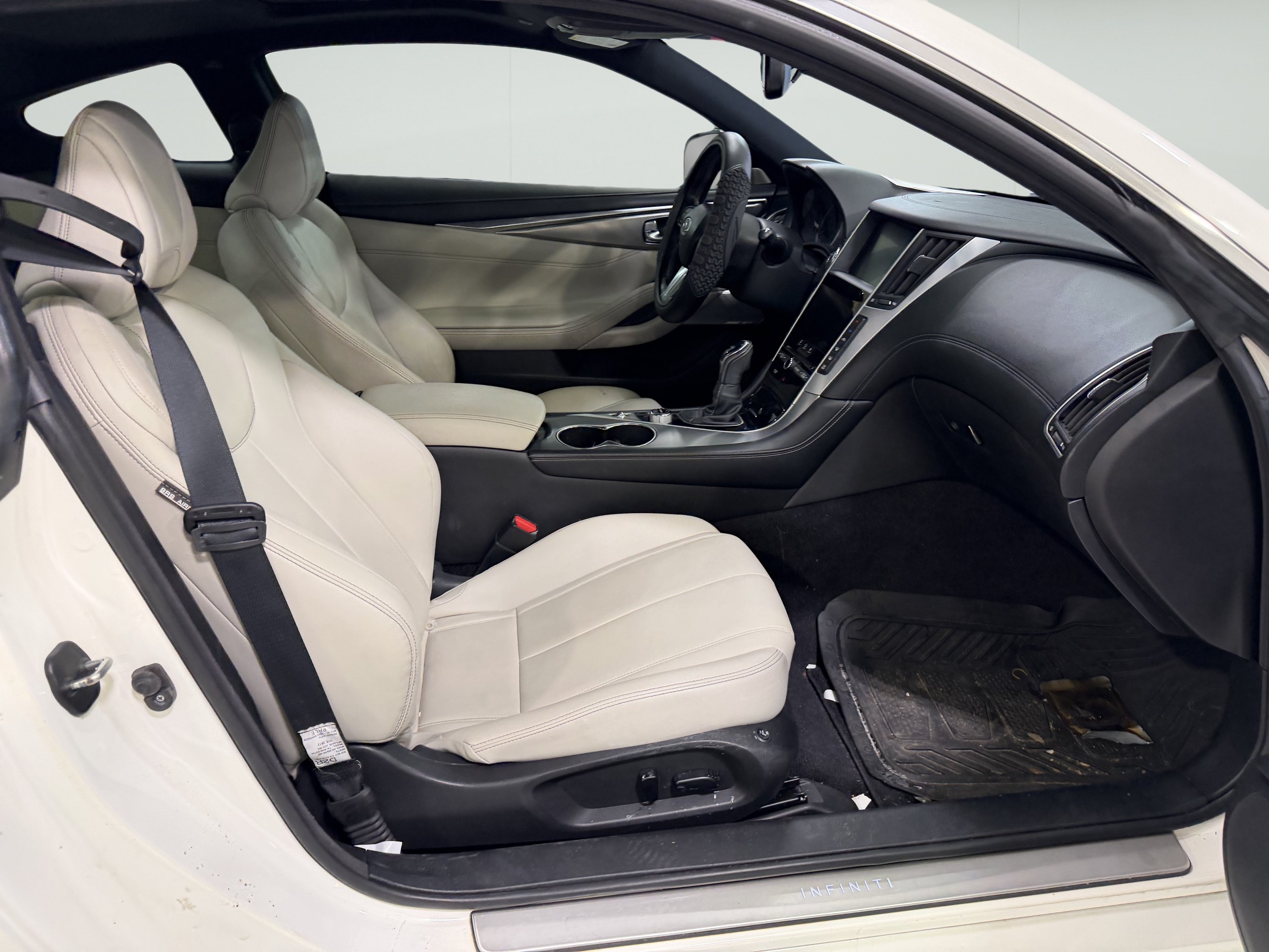 Used 2017 INFINITI Q60 2.0t AWD/4WD image 11