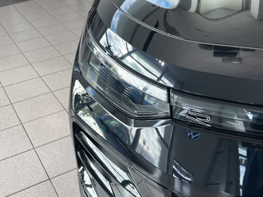New 2026 Volkswagen Tiguan SE R-Line FWD image 5