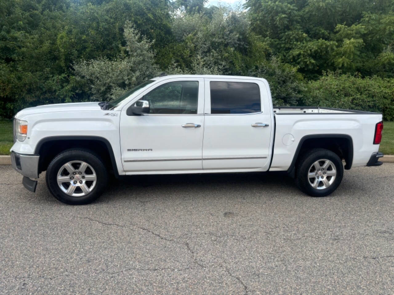Used 2014 GMC Sierra 1500 SLT w/ Suspension Package, Off-Road image 6