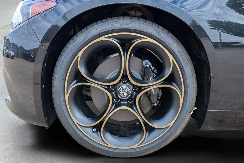 New 2025 Alfa Romeo Giulia w/ Driving Assist Package image 27