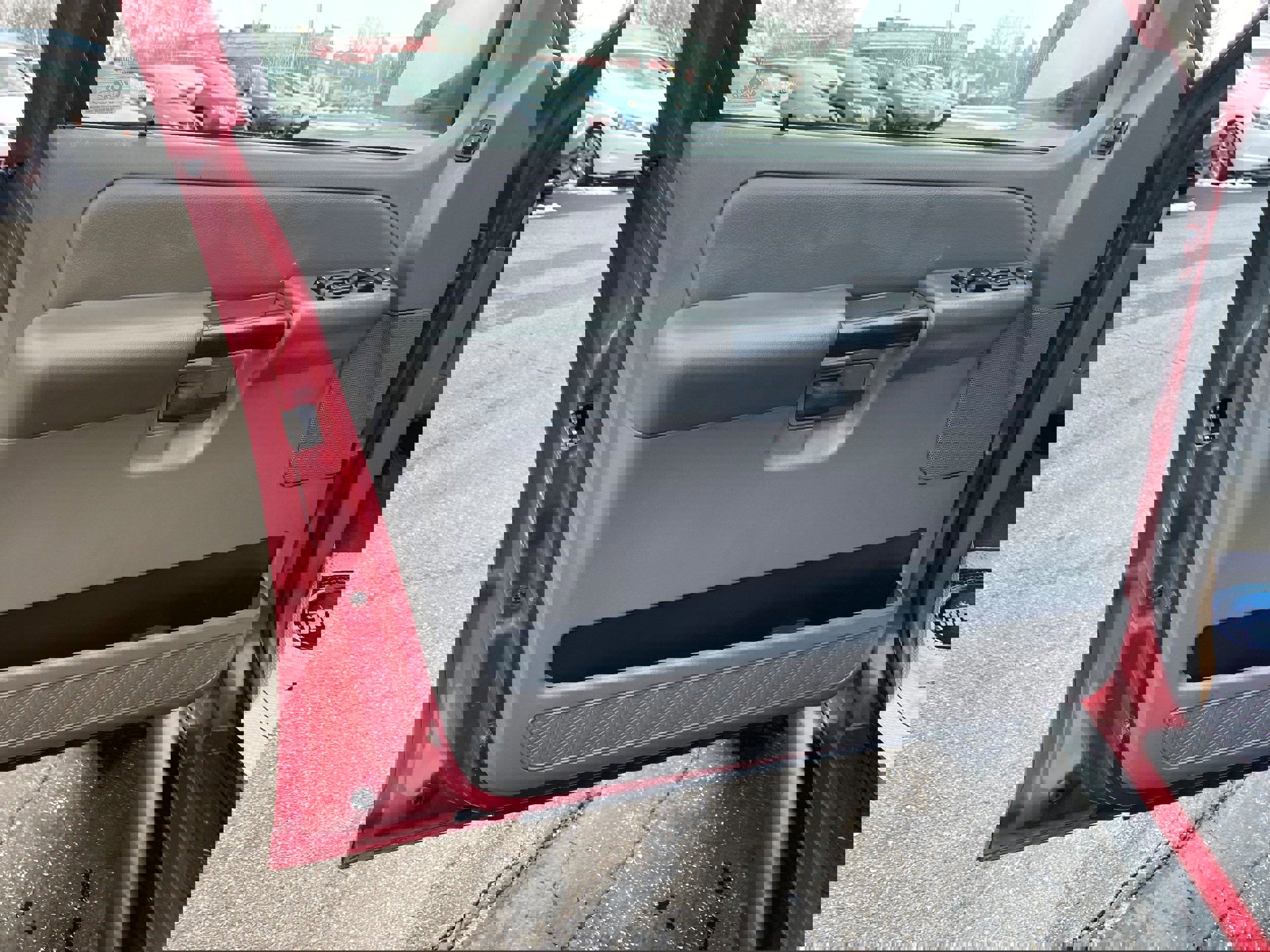 Used 2005 Ford Explorer Sport Trac XLS image 9