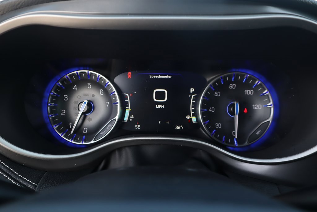 New 2026 Chrysler Pacifica Select image 4