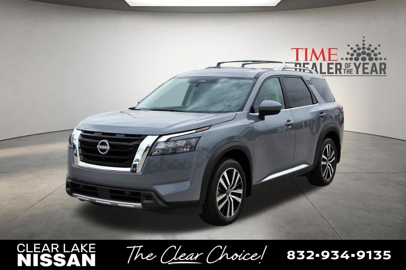Certified 2025 Nissan Pathfinder Platinum w/ Cargo Package FWD image 4