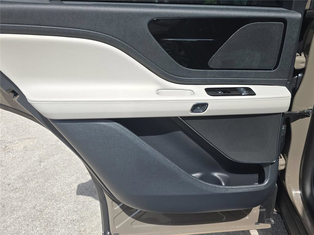 New 2026 Lincoln Aviator 2WD image 10