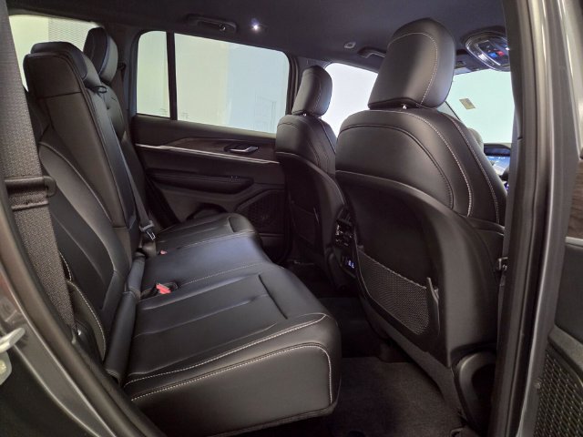 Used 2025 Jeep Grand Cherokee Limited RWD image 18