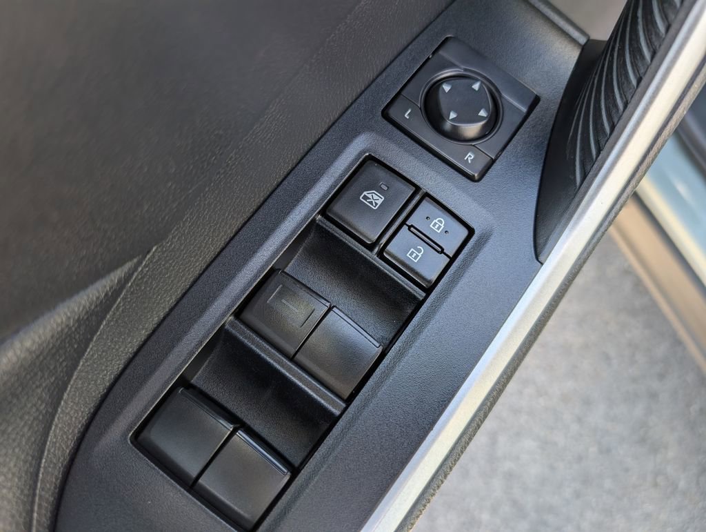 Used 2021 Toyota RAV4 XLE w/ Convenience Package AWD/4WD image 15