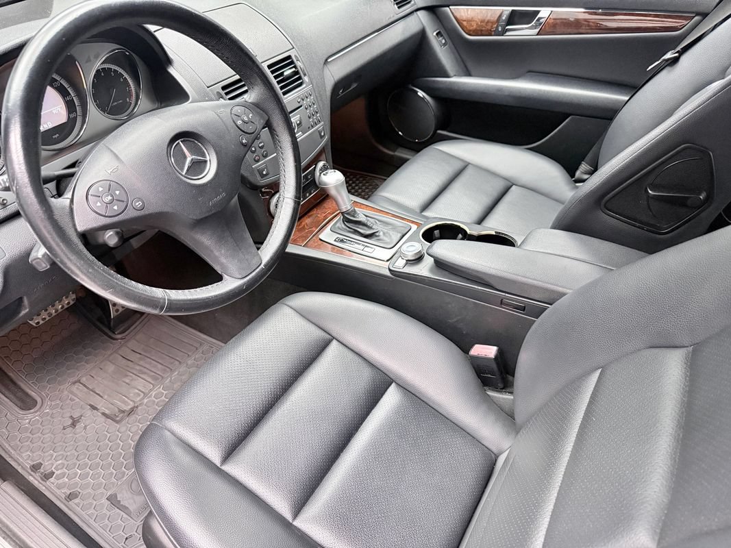 Used 2010 Mercedes-Benz C 300 4MATIC Sedan image 9