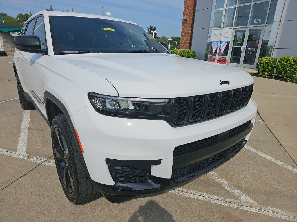 Certified 2025 Jeep Grand Cherokee L Altitude AWD/4WD image 3