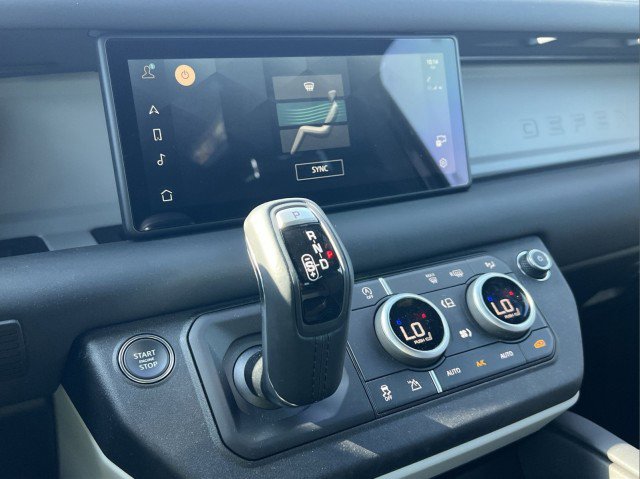 Used 2024 Land Rover Defender 90 X-Dynamic SE image 25