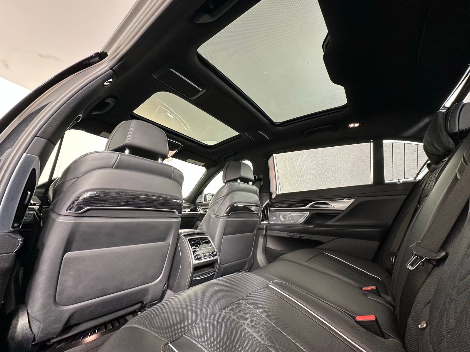 Used 2021 BMW 750i xDrive w/ Luxury Rear Seating Package image 19