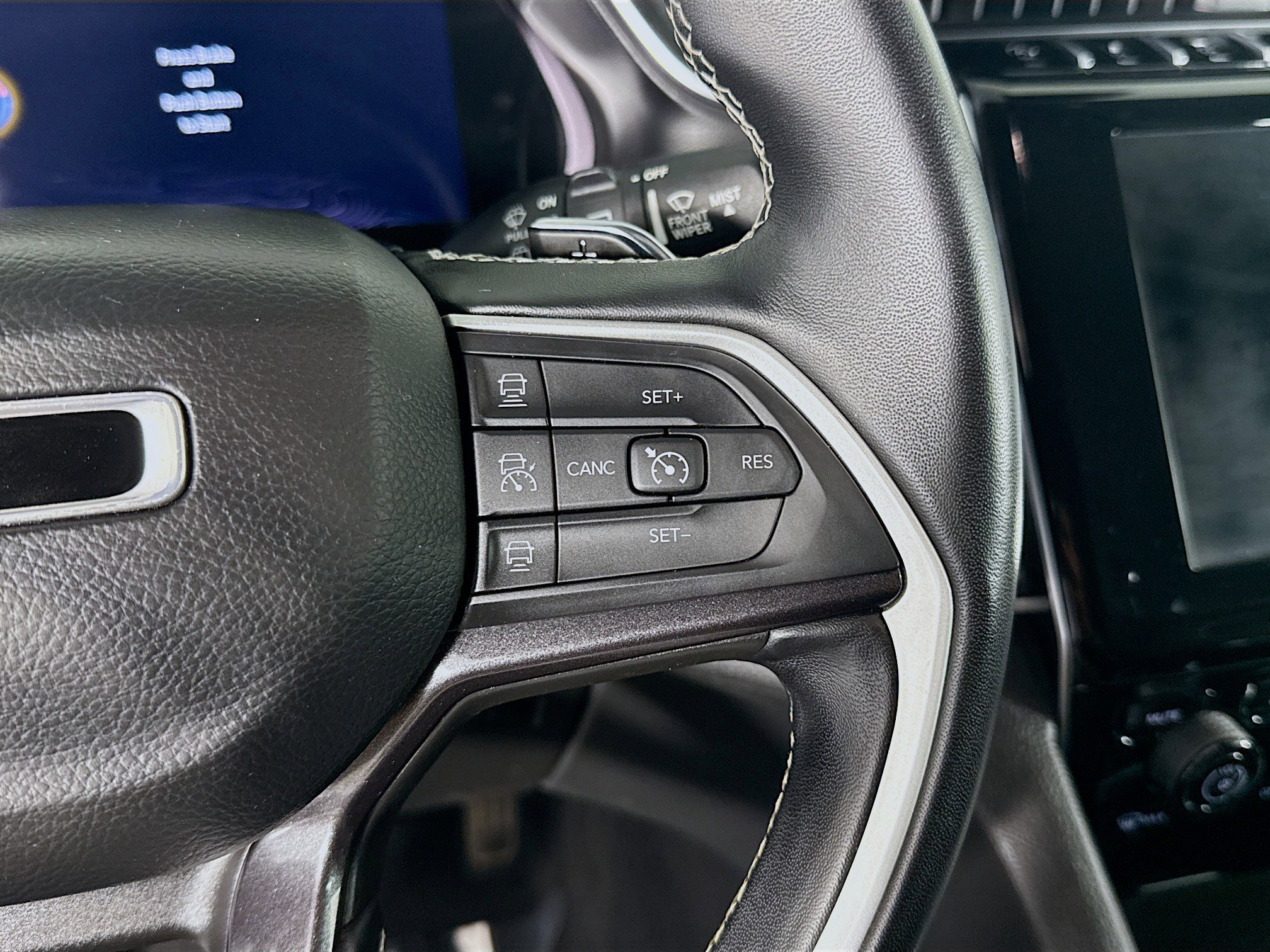 Used 2022 Jeep Grand Cherokee Laredo w/ Luxury Tech Group I image 15