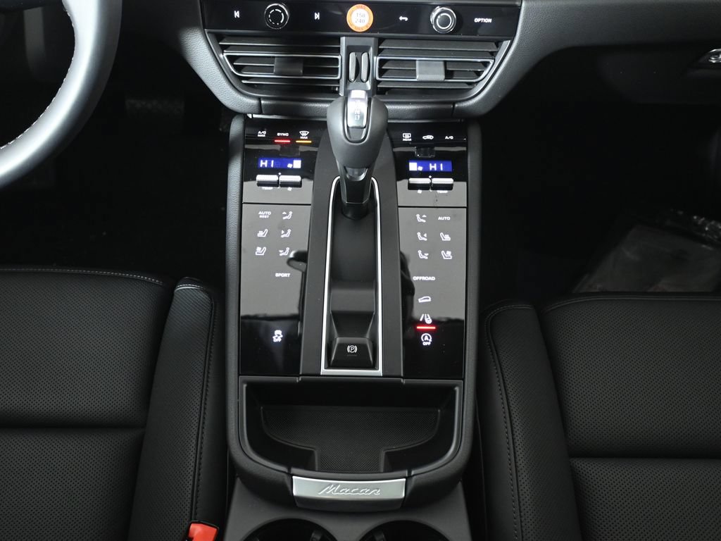 Used 2026 Porsche Macan AWD/4WD image 24