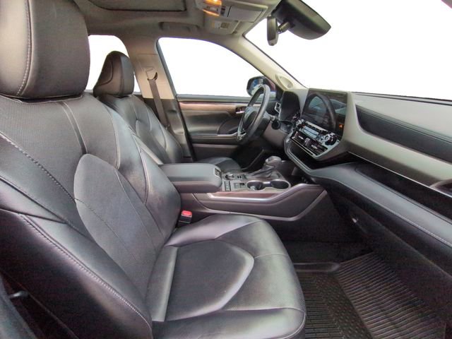 Used 2021 Toyota Highlander Limited image 23