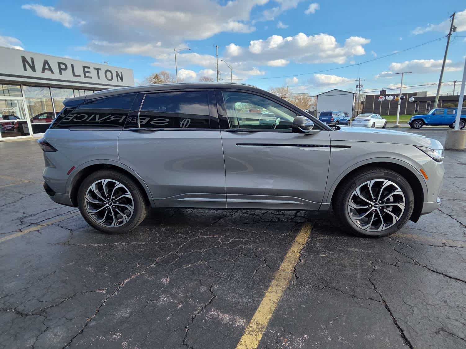 Used 2024 Lincoln Nautilus Reserve w/ Equipment Group 203A AWD/4WD image 4