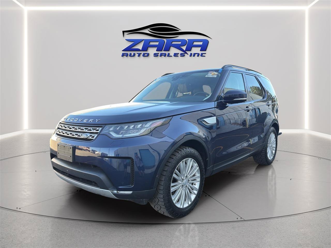 Used 2018 Land Rover Discovery HSE Luxury AWD/4WD image 3