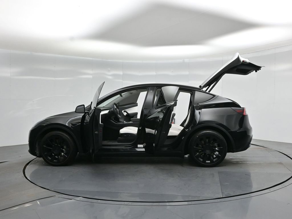 Used 2021 Tesla Model Y Long Range AWD/4WD image 27