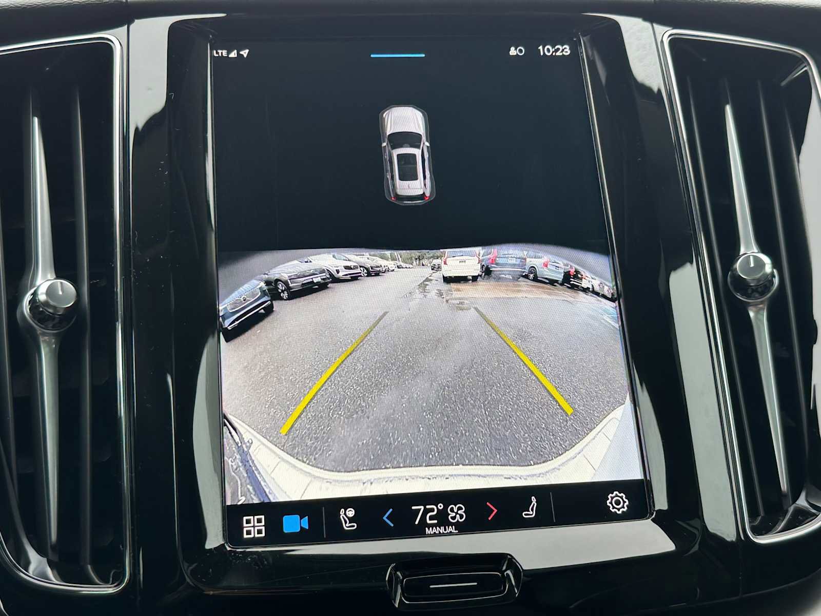 Used 2025 Volvo XC60 B5 Core w/ Protection Package Premier image 26