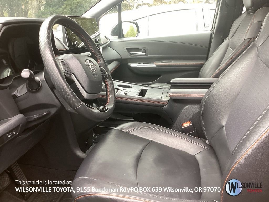 Used 2022 Toyota Sienna XSE w/ XSE Plus Package image 5