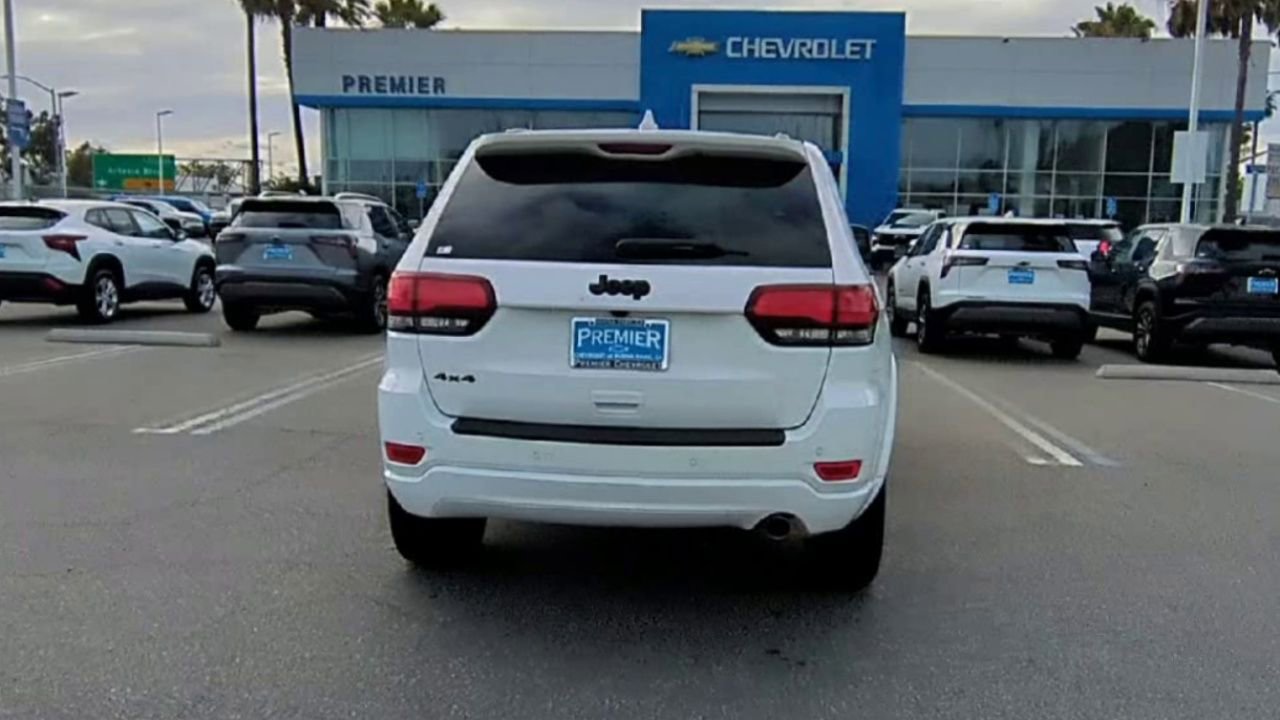 Used 2021 Jeep Grand Cherokee Laredo X AWD/4WD image 7