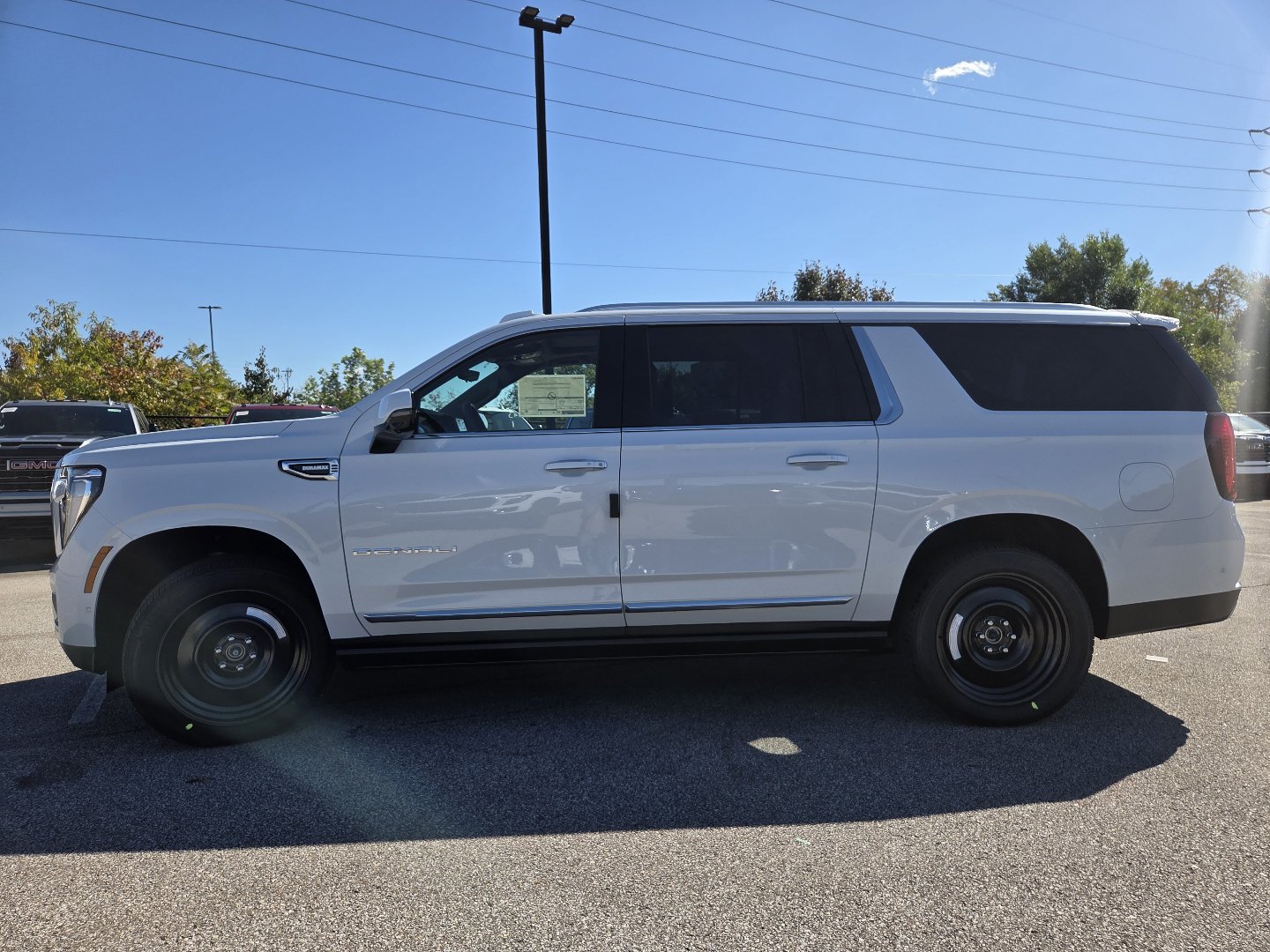 New 2027 GMC Yukon XL Denali w/ Denali Reserve Package AWD/4WD image 17