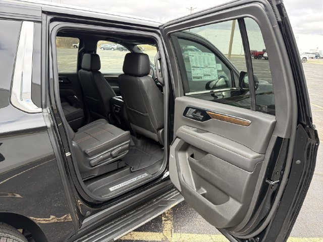 New 2026 Chevrolet Suburban High Country w/ Sun And Tow Package AWD/4WD image 26