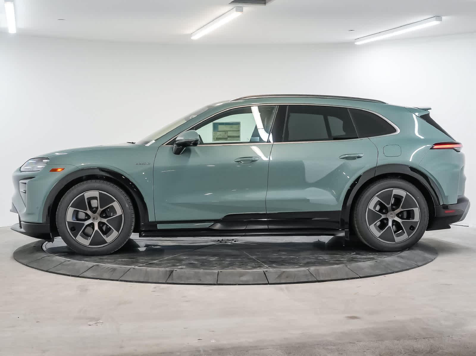 New 2026 Porsche Cayenne Turbo Electric AWD/4WD image 2