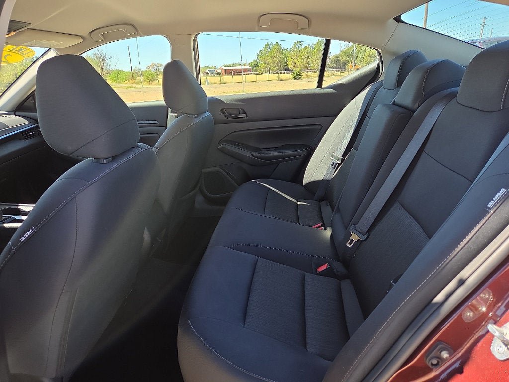 Used 2025 Nissan Altima 2.5 SV FWD image 16