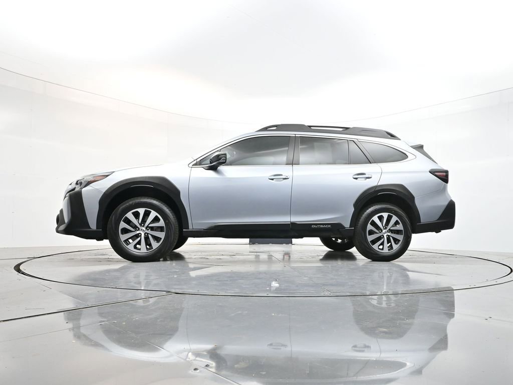 Used 2024 Subaru Outback Premium image 32